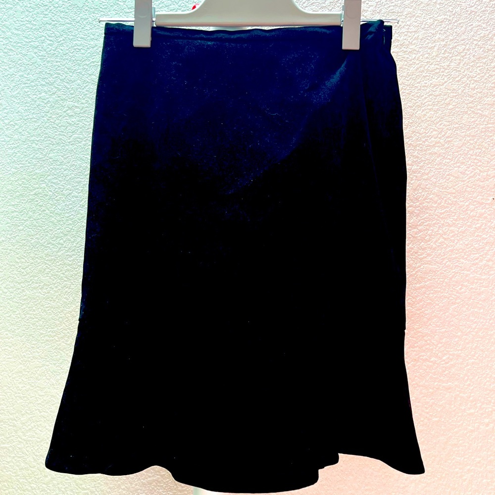 J Mclaugjlin black suede skirt size 2